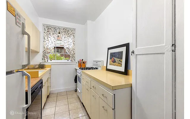 Sold by Douglas Elliman | media 35