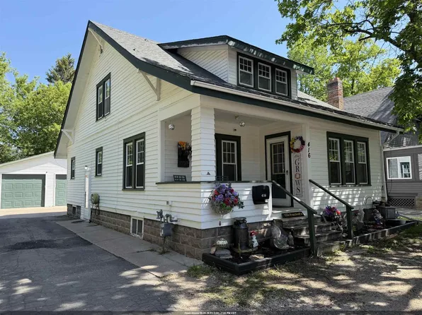 416 W FULTON STREET, Waupaca, WI 54981