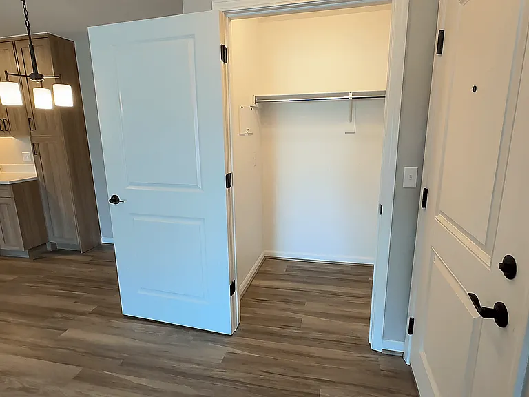 Prentiss Pointe Apartments — Photo 327