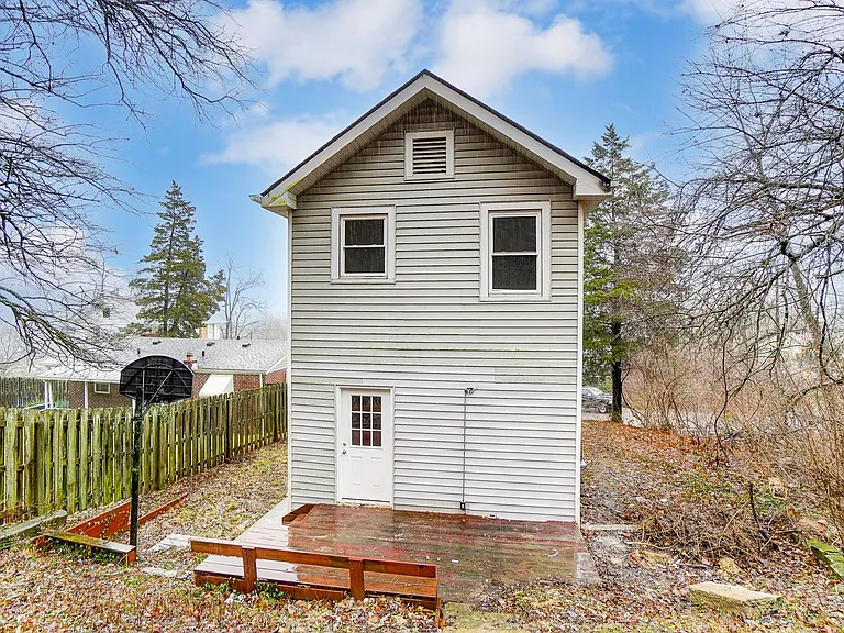 2307 Center St — Photo 41