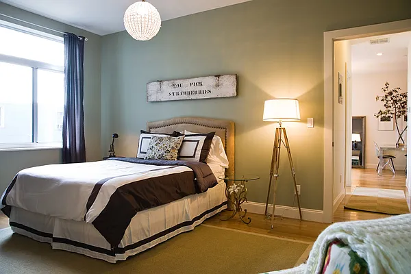 Sold by aptsandlofts.com | media 6