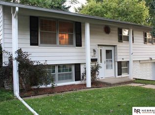 8723 Weir St, Omaha, NE 68127