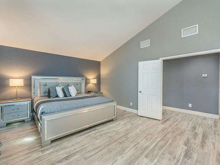 3954 Keystone Ct — Photo 9