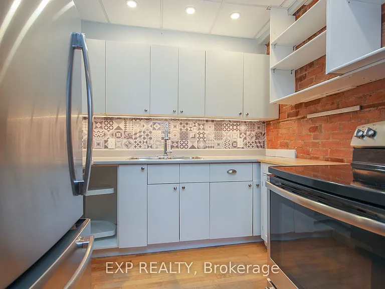 114 Sweetland Ave — Photo 13