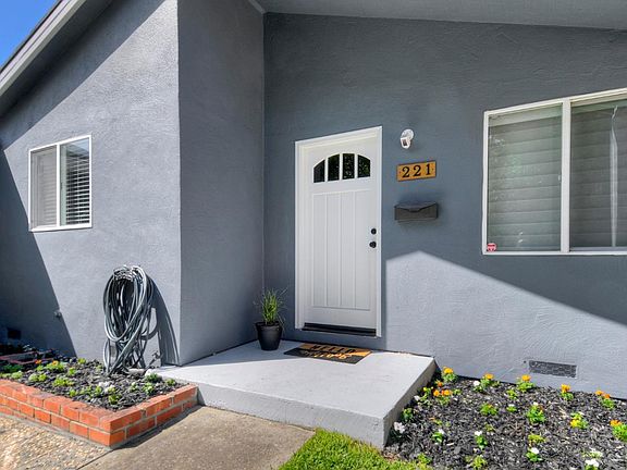 2nd image of 221 Challenger Ave