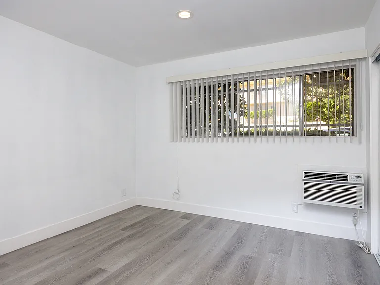 West Brent Apartments — Photo 22