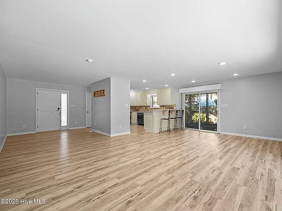 3rd image of 203 Savannah Avenue