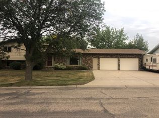 1709 Terrace Dr, Minot, ND 58703