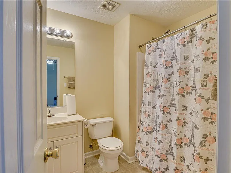 540 Edgecliff Ln — Photo 20