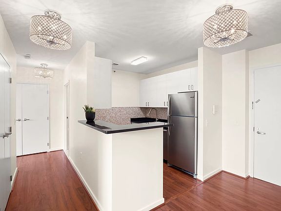 4th image of 40 W 116th St APT A1001