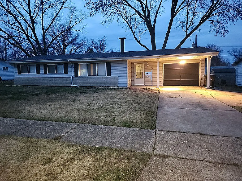 1465 Flicker Dr photo 1