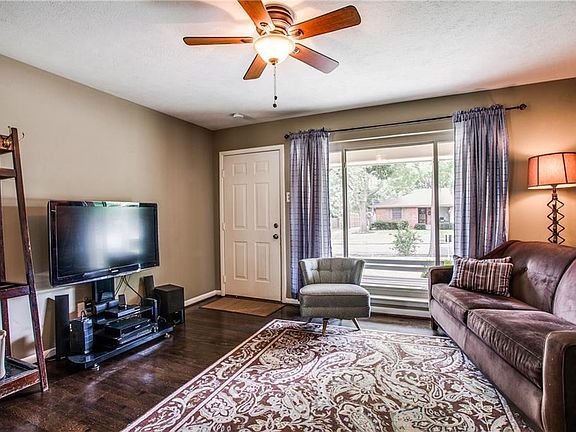 3rd image of 1214 Dalhart Dr