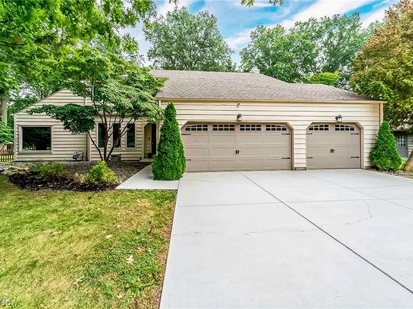 427 Armour Rd, Avon Lake, OH 44012