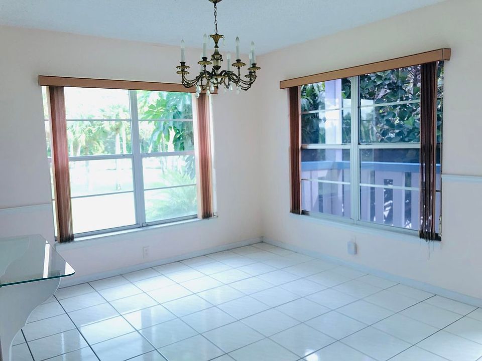 1st image of 214 Greenbrier Cir #A