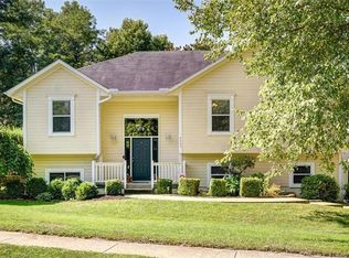 5503 NW Raintree Dr, Parkville, MO 64152