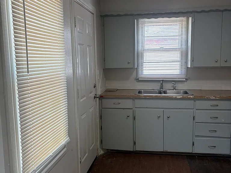 2128 SW 48th St — Photo 7