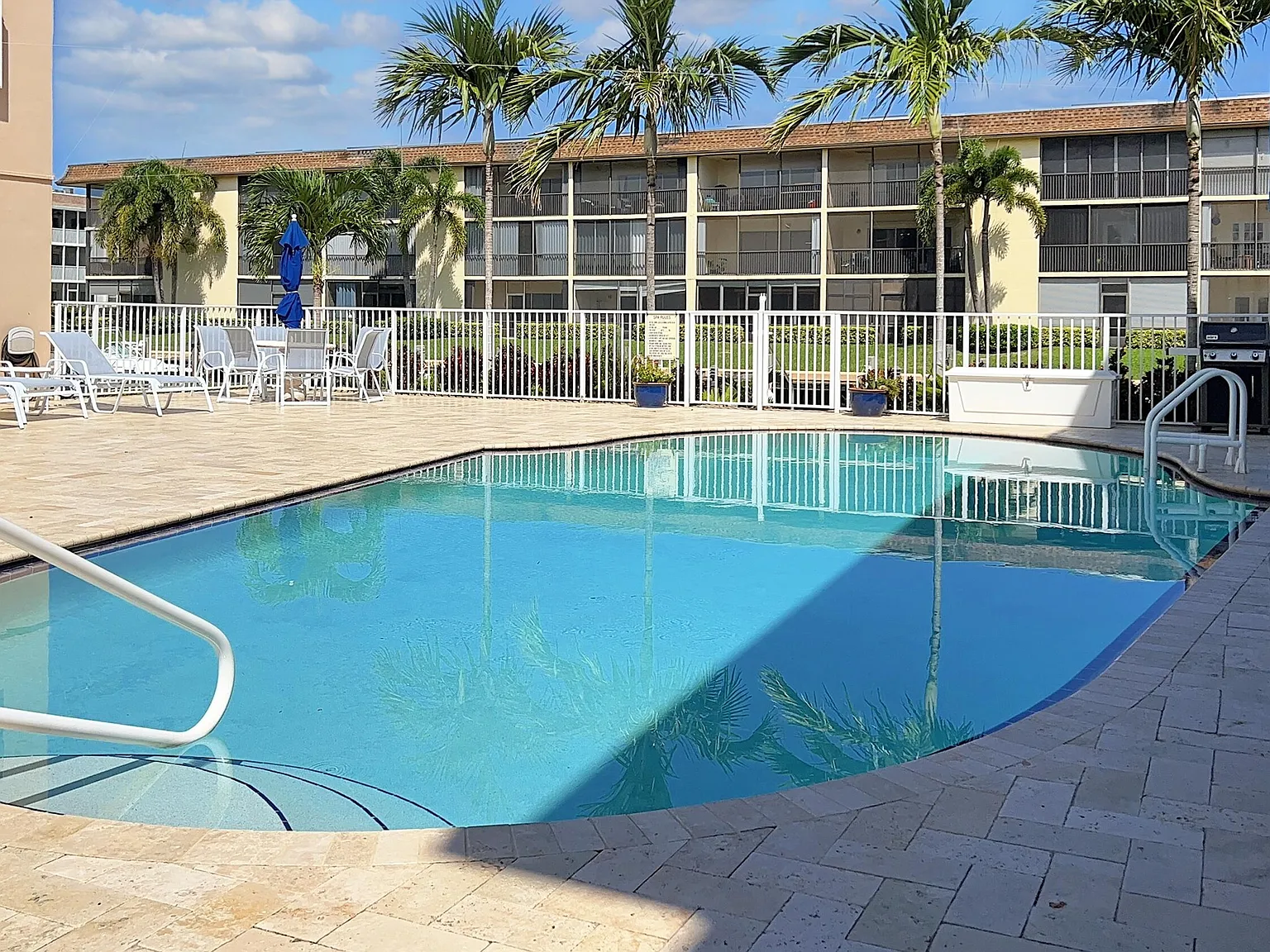 2 bed, 1.0 bath, 880 sqft, $2,150 — Photo 4