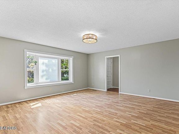 5th image of 610 Hudson St