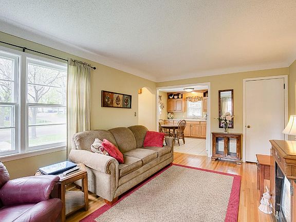 3rd image of 1488 Margaret St