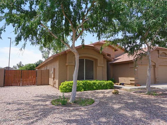 3rd image of 1077 E Orchid Ln
