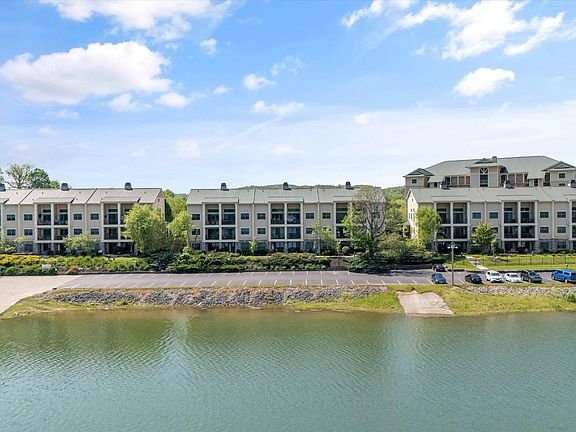 4th image of 312 Waterside Cir