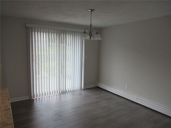 5th image of 5 Tanglewood Ln