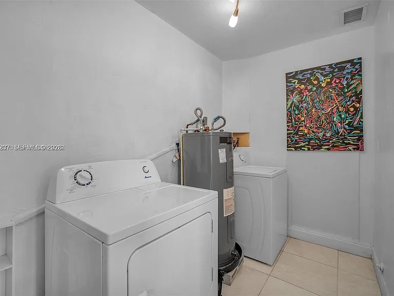 1635 Hollywood Blvd — Photo 11