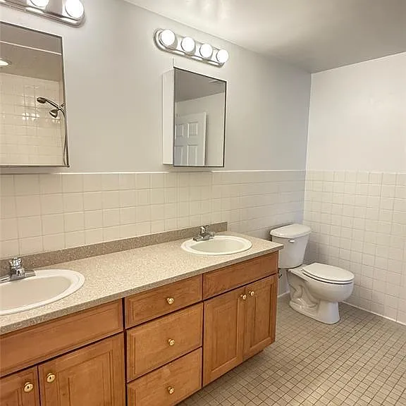 53 W Palisade Ave — Photo 17