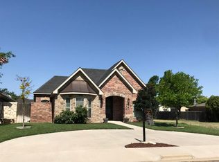 521 Bradley Ln, Dumas, TX 79029