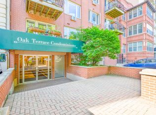 435 W Oakdale Ave APT 2B, Chicago, IL 60657