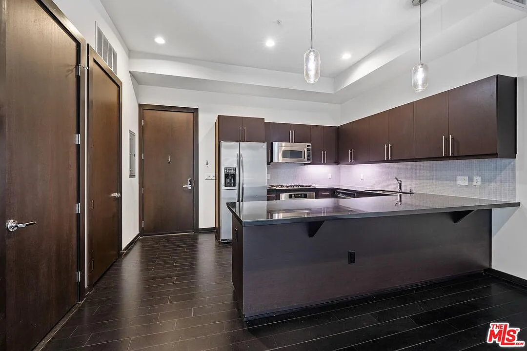 1 bed, 1.0 bath, 660 sqft, $2,600 — Photo 2