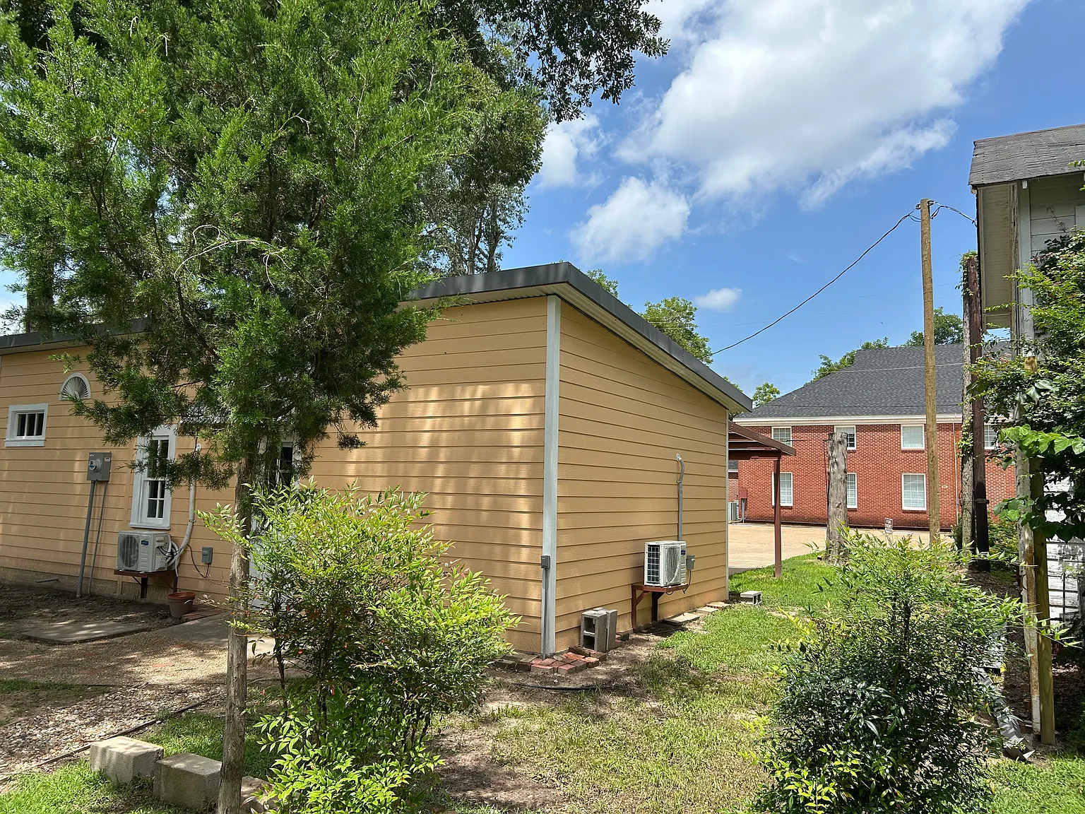 107 W Clarksville St — Photo 4