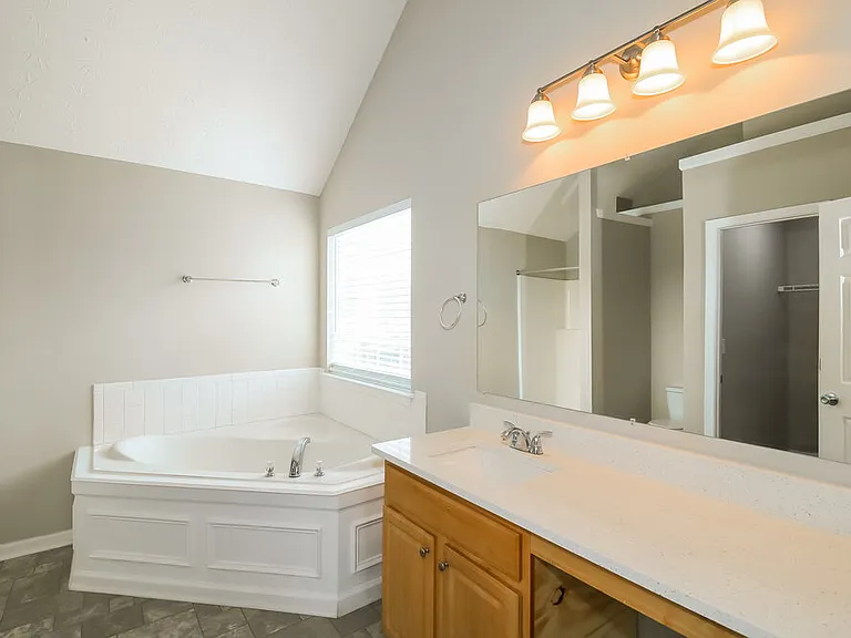 80 Greenway Dr — Photo 13