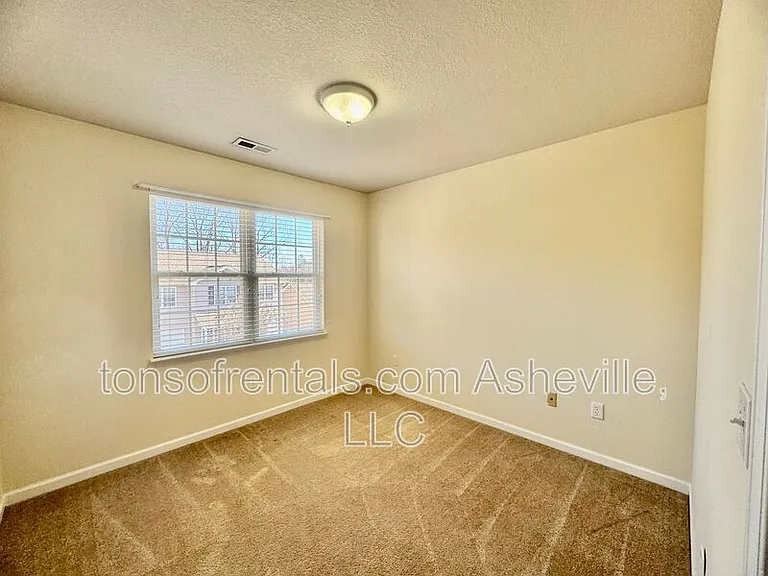 85 Farington Cir — Photo 16