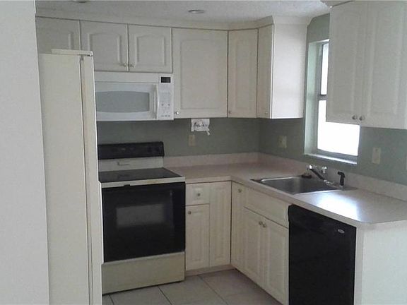 3rd image of 1040 Elaine St