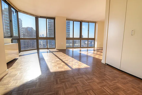 Rented by Chelsea Tower | media 1