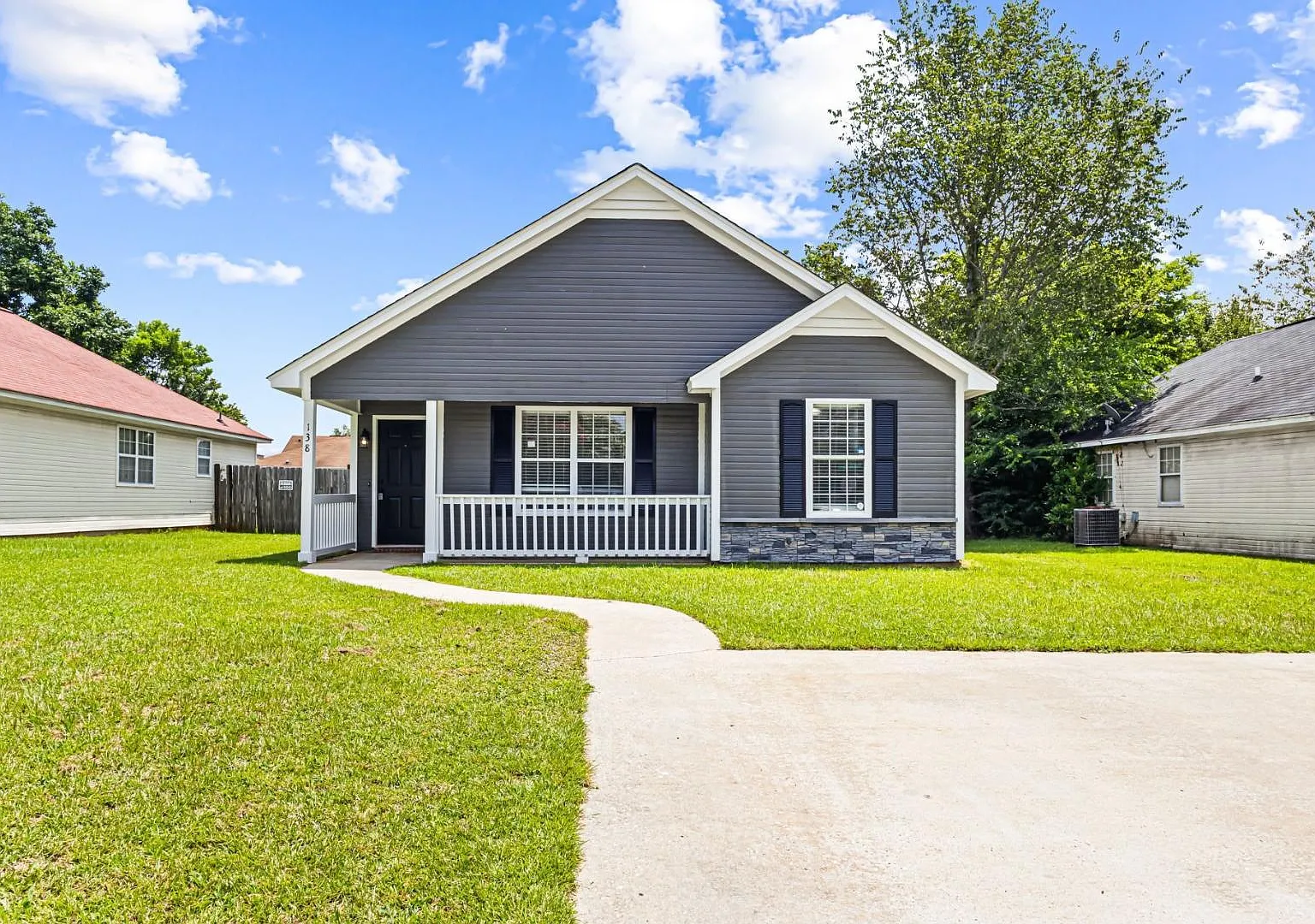 138 Kensington Cir — Photo 1