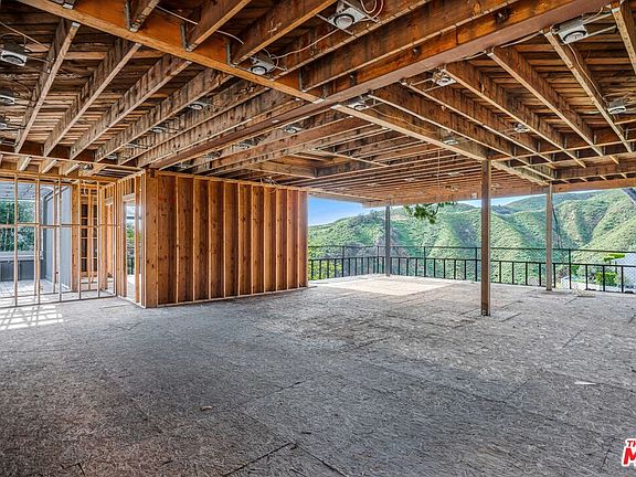 3rd image of 1545 Umeo Rd