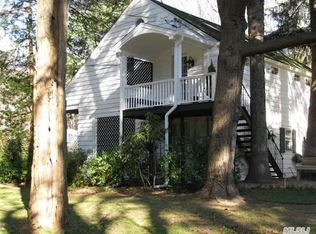 105 Mill River Rd, Oyster Bay, NY 11771