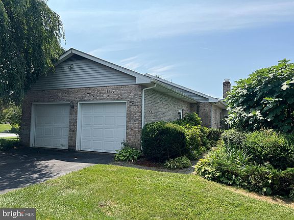 3rd image of 306 Manubay Ct