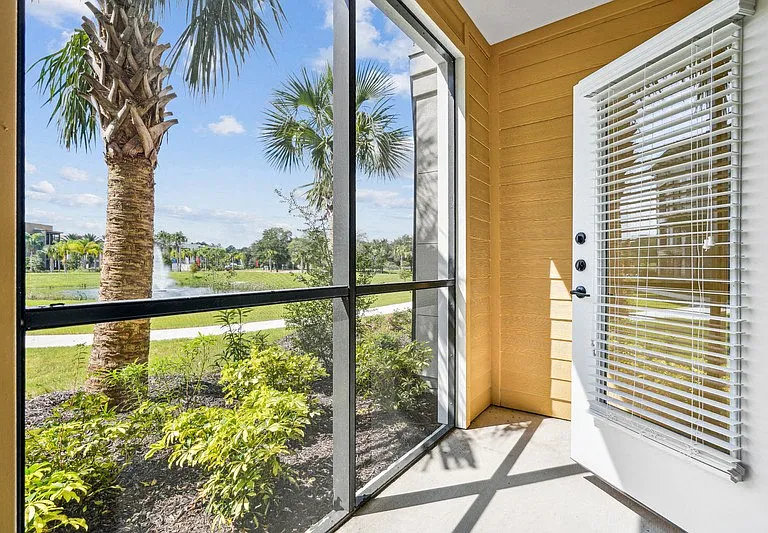 Tropia Luxury Apartments — Photo 49