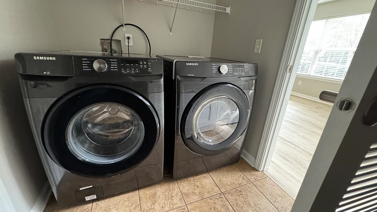 Laundry - 13340 Golden Gate Dr W