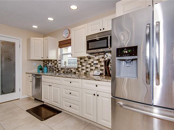 4th image of 669 42nd Ave NE