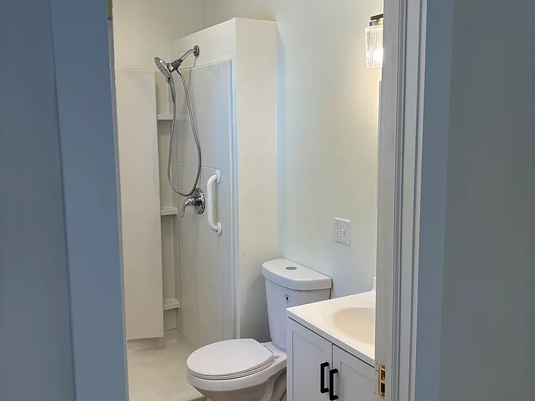 315 Laurel St — Photo 10