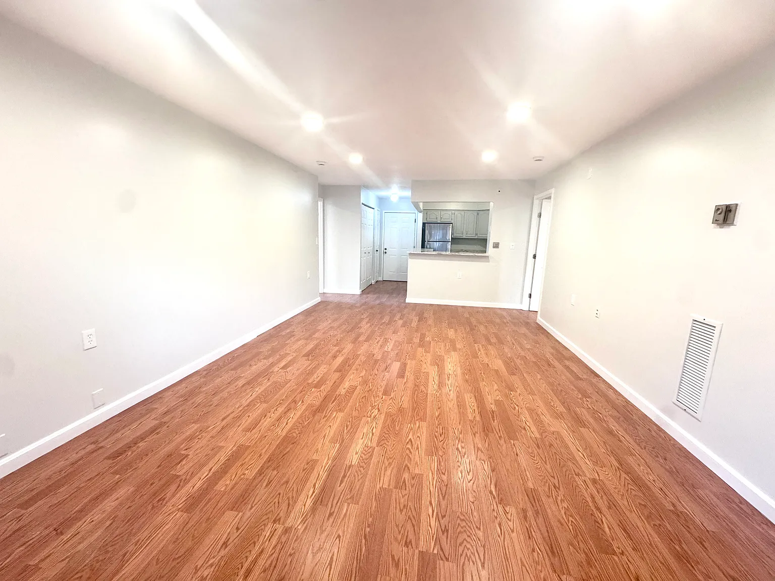 2 bed, 1100 sqft, $2,850 — Photo 4