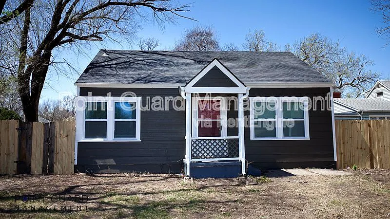 2 bed, 1.0 bath, 904 sqft, $1,025 — Photo 1