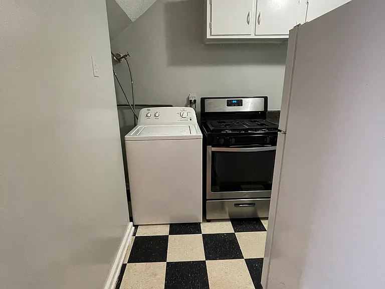 1663 Valley Ave — Photo 10