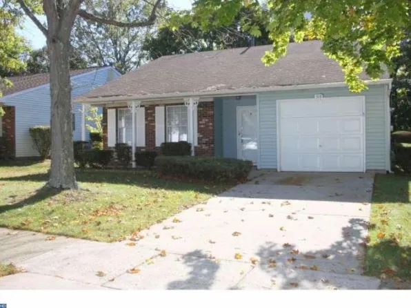 313 Hilltop Ln E, Columbus, NJ 08022