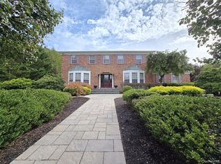 21 Durham Pl, Lake Grove, NY 11755