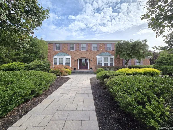 21 Durham Place, Lake Grove, NY 11755